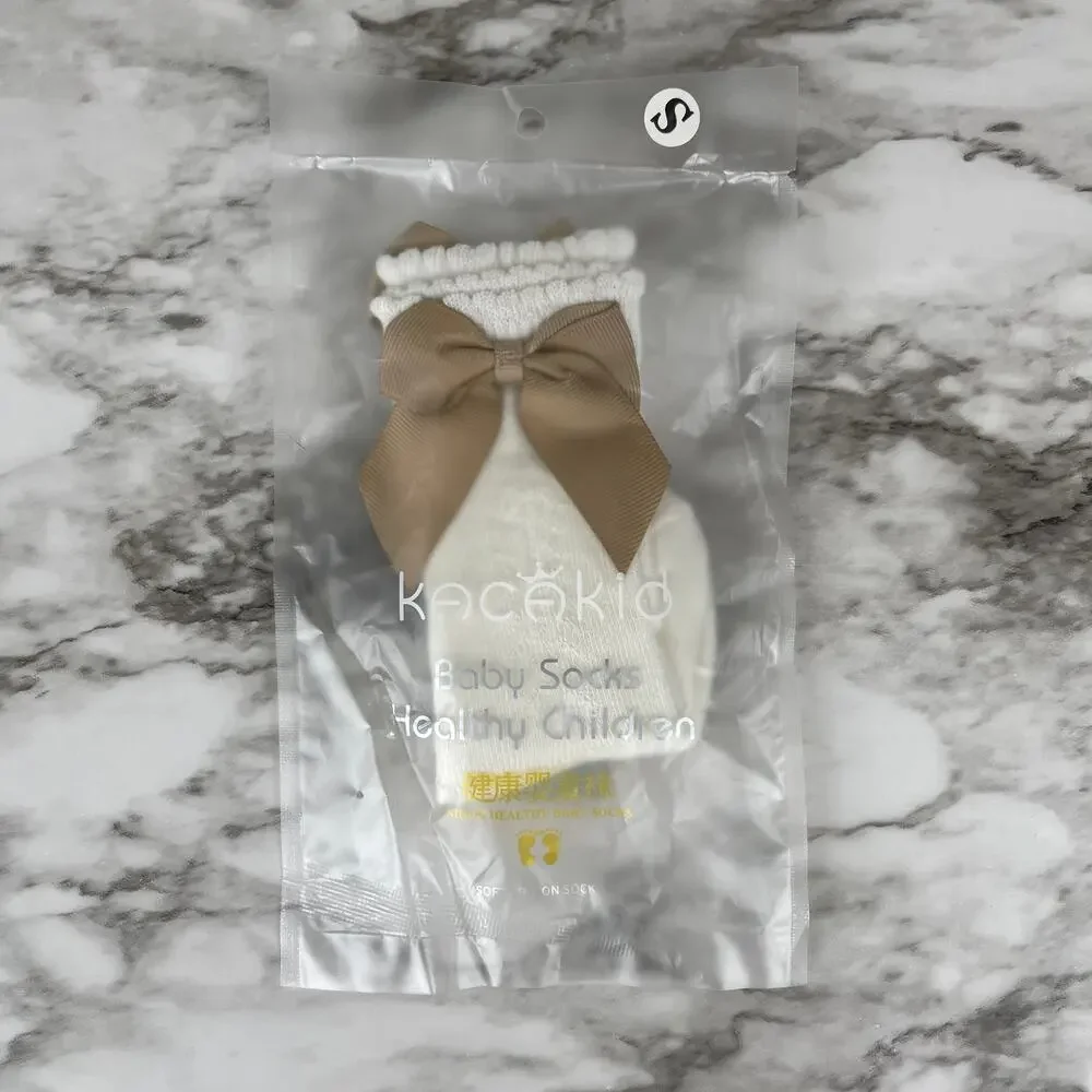 Unbranded nip up